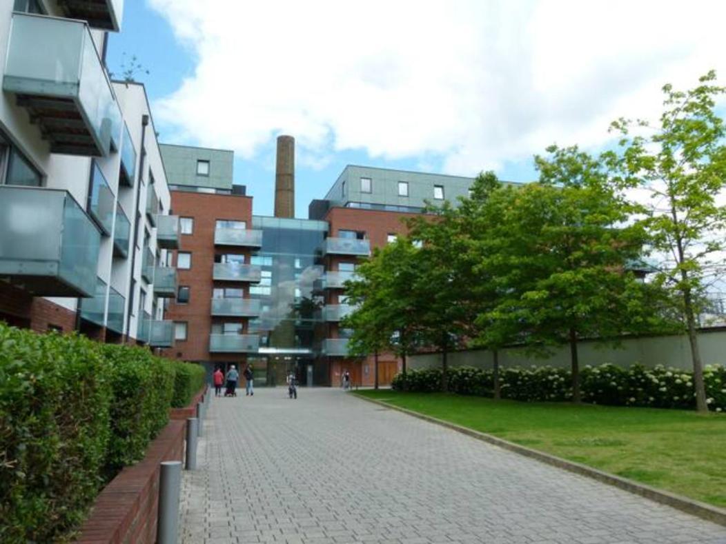 Bright & Spacious Double Bedroom With Ensuite And Concierge! Paid Parking Available London Eksteriør bilde